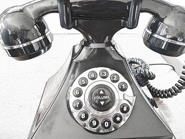 Immagine: TELEFONOantique-1940-1950-phone-1547231915nBV